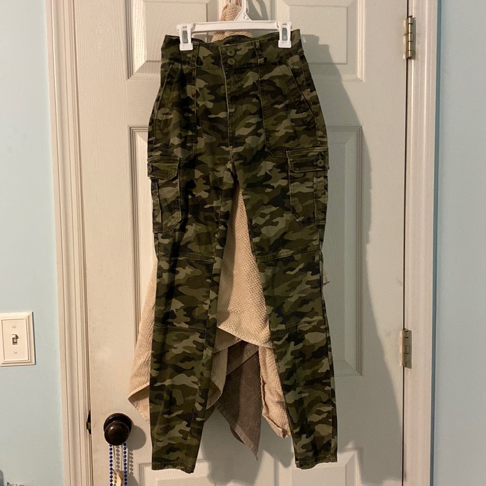 High Rise Camo Skinny Cargo Pants